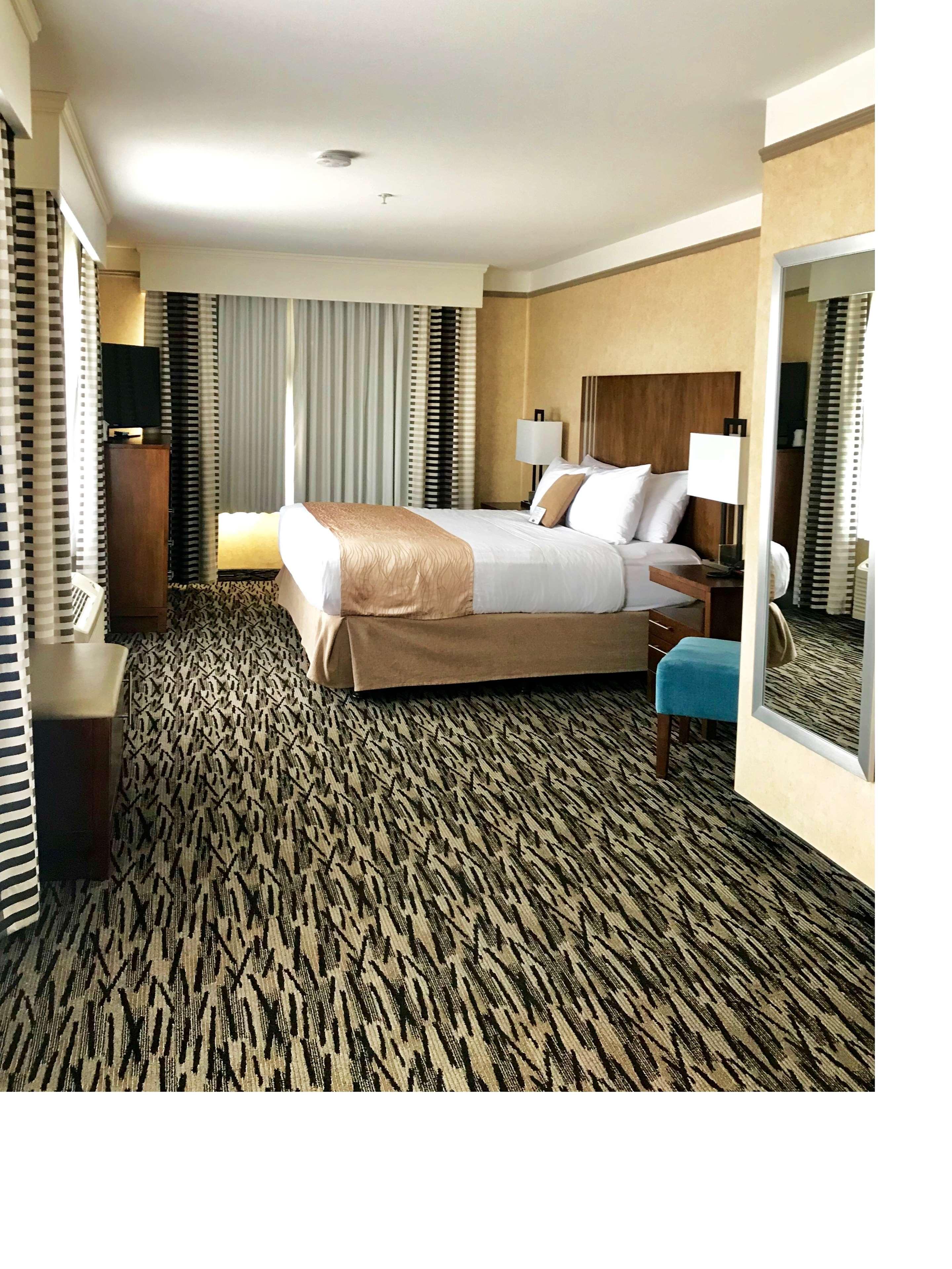 Best Western Plus Pitt Meadows Inn & Suites Buitenkant foto