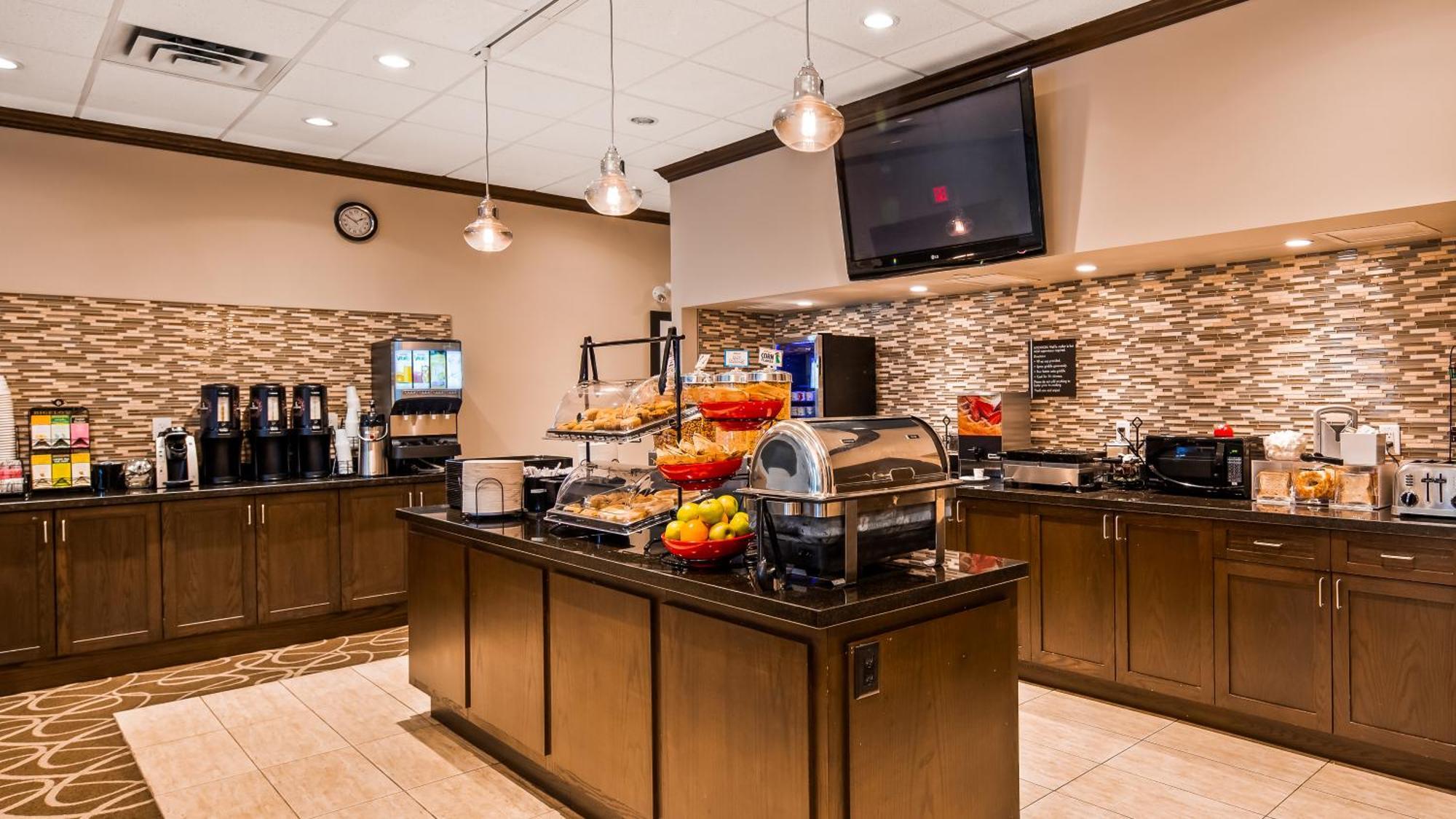 Best Western Plus Pitt Meadows Inn & Suites Buitenkant foto