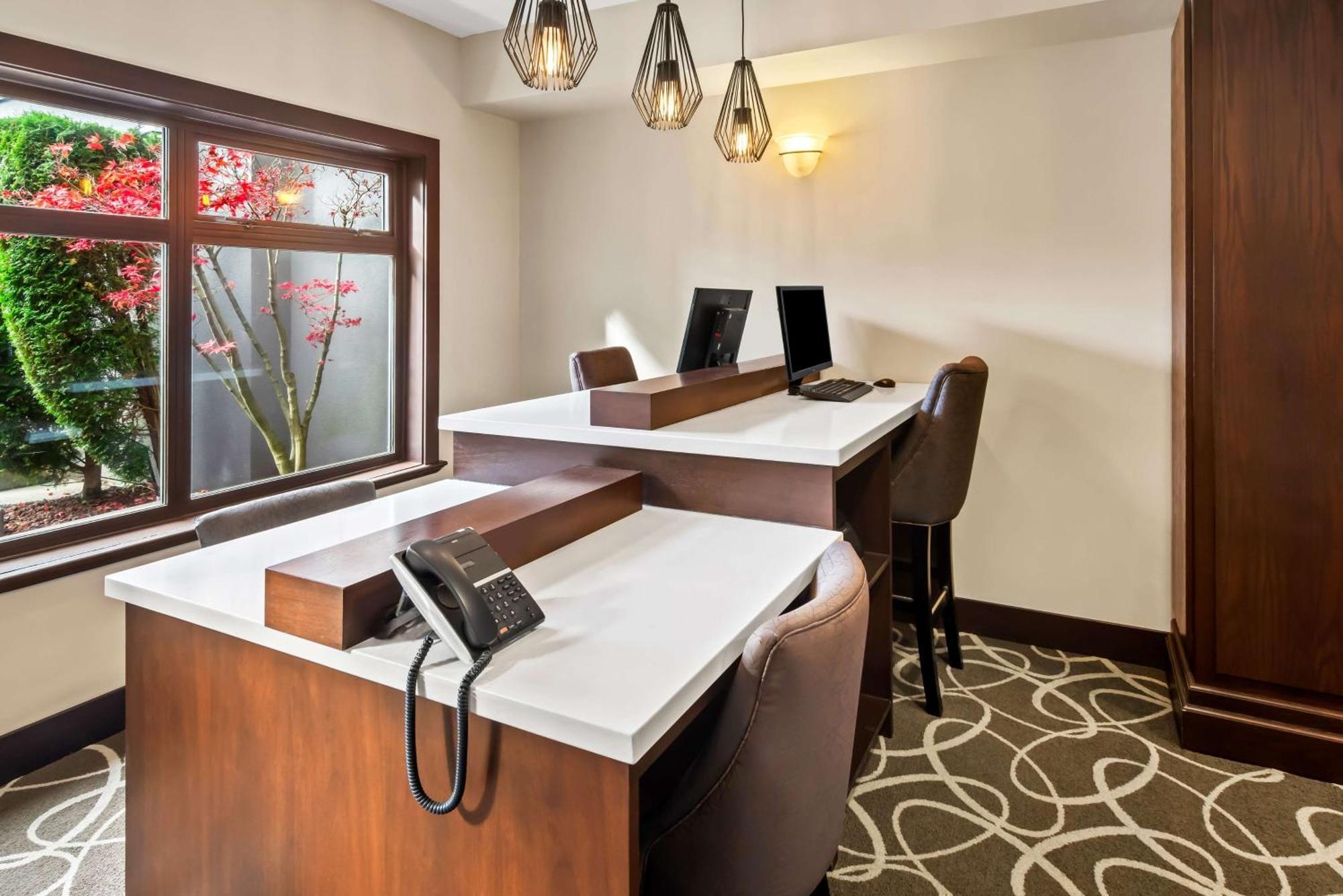 Best Western Plus Pitt Meadows Inn & Suites Buitenkant foto