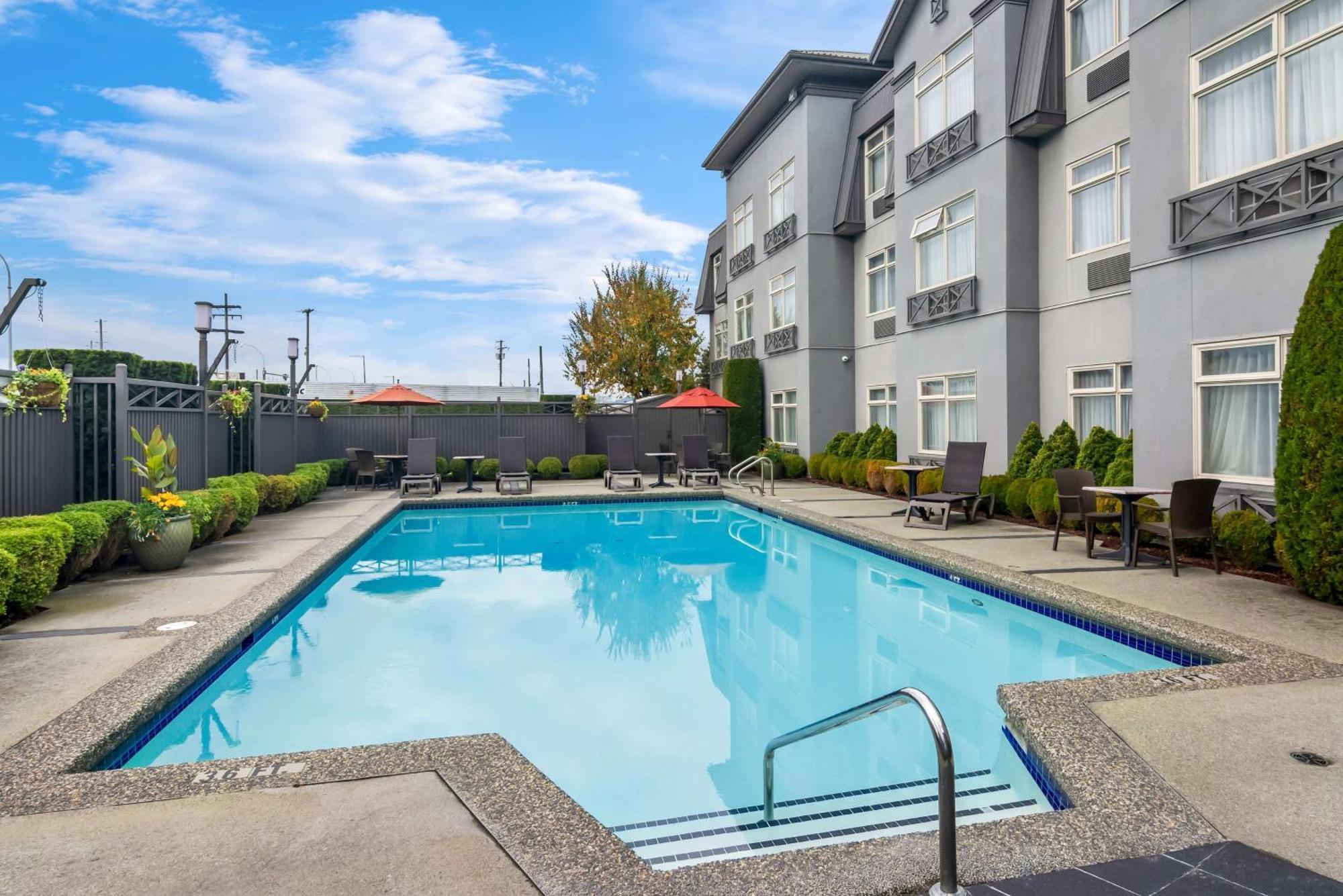 Best Western Plus Pitt Meadows Inn & Suites Buitenkant foto