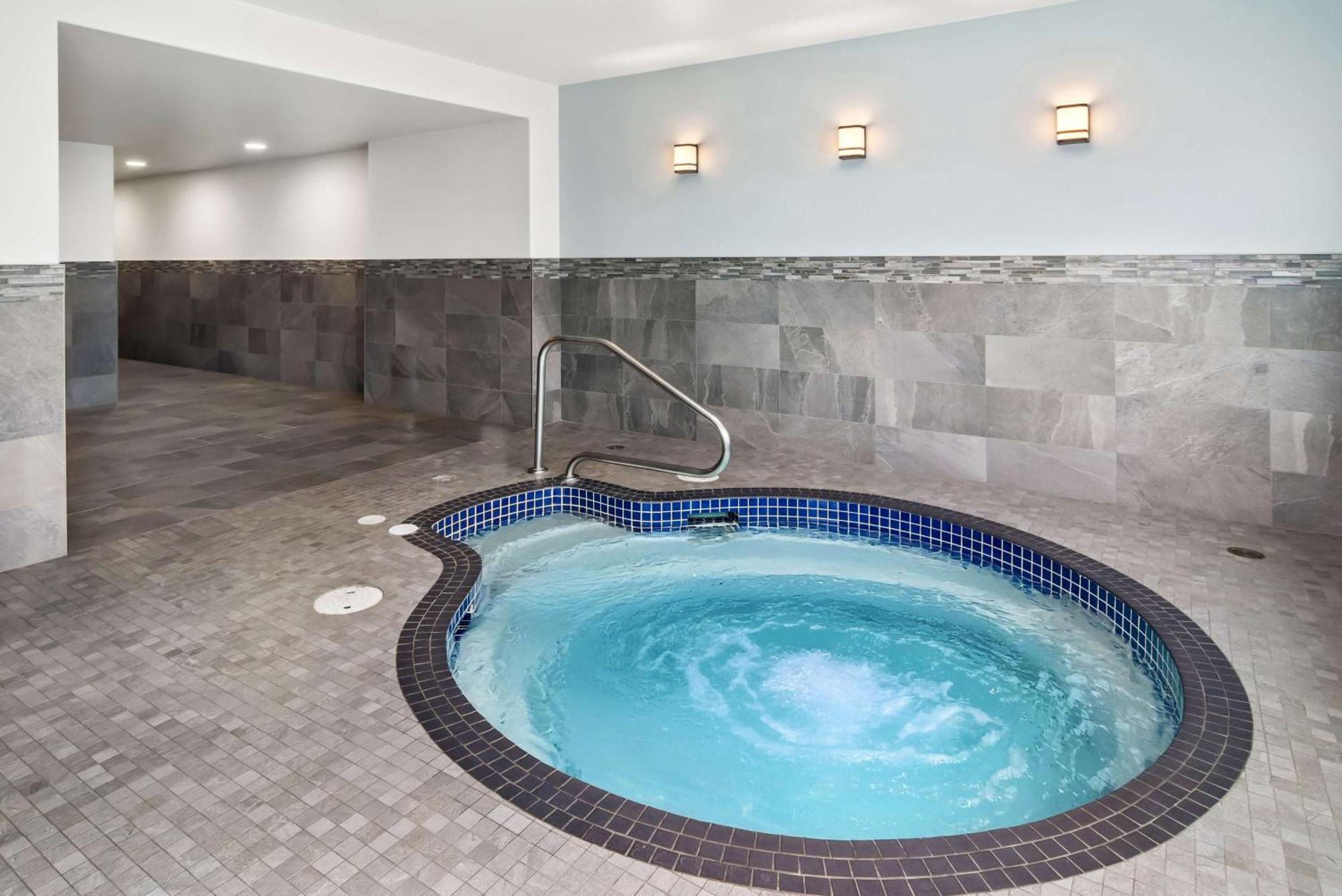Best Western Plus Pitt Meadows Inn & Suites Buitenkant foto