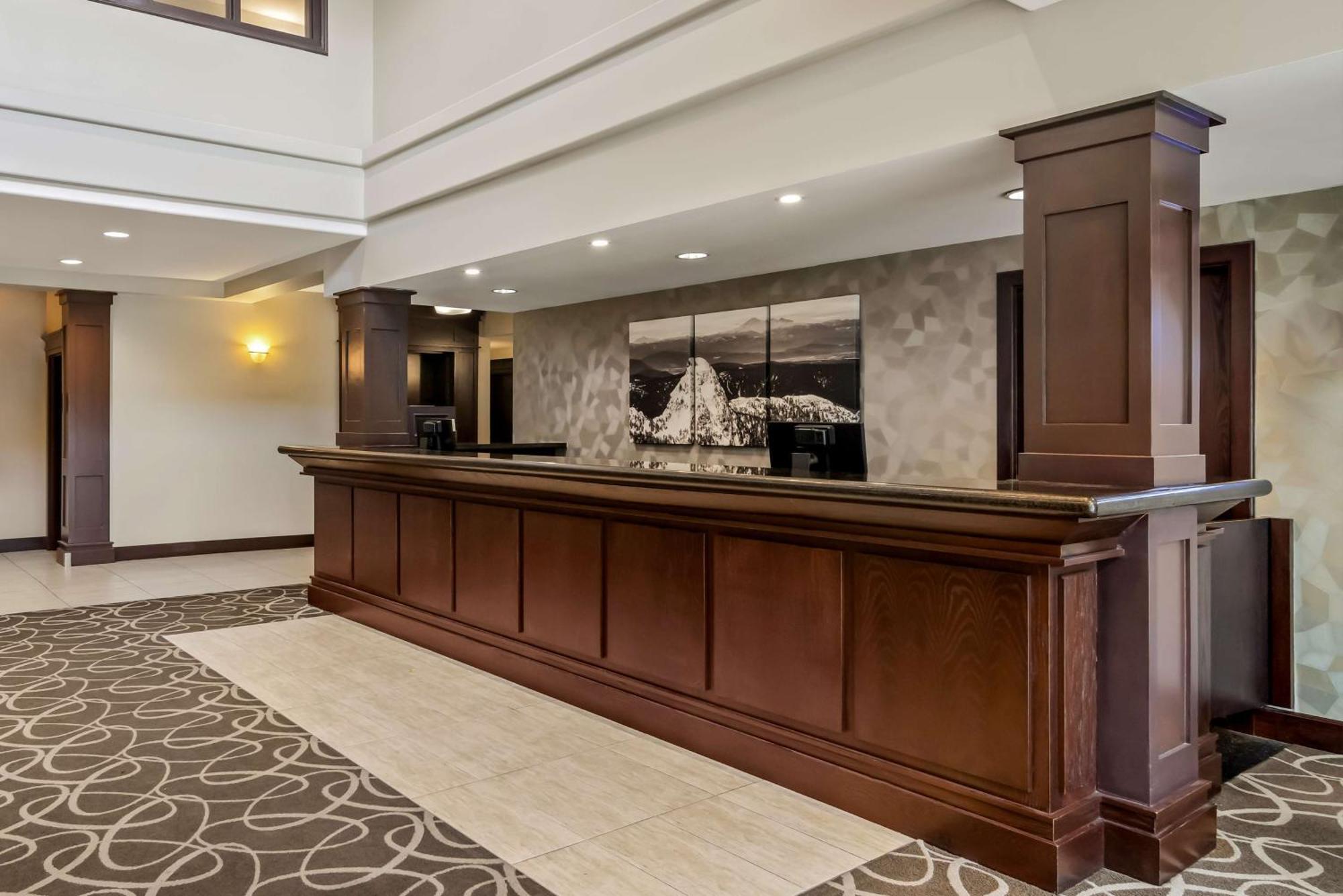 Best Western Plus Pitt Meadows Inn & Suites Buitenkant foto
