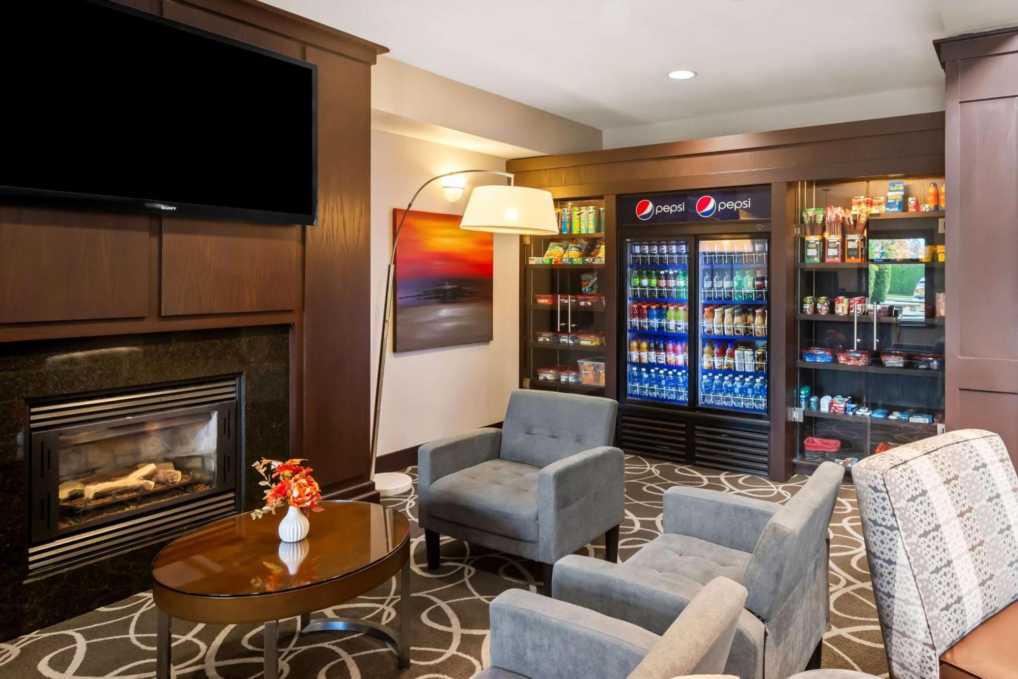 Best Western Plus Pitt Meadows Inn & Suites Buitenkant foto