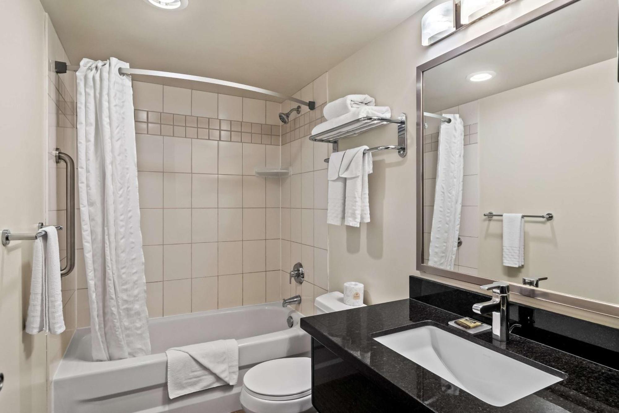 Best Western Plus Pitt Meadows Inn & Suites Buitenkant foto