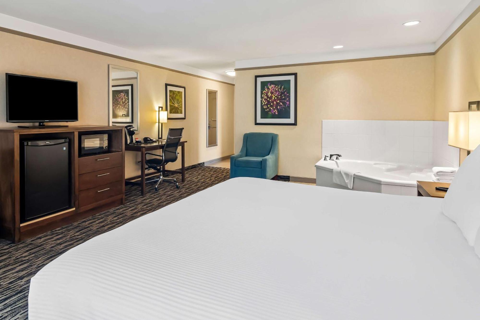 Best Western Plus Pitt Meadows Inn & Suites Buitenkant foto