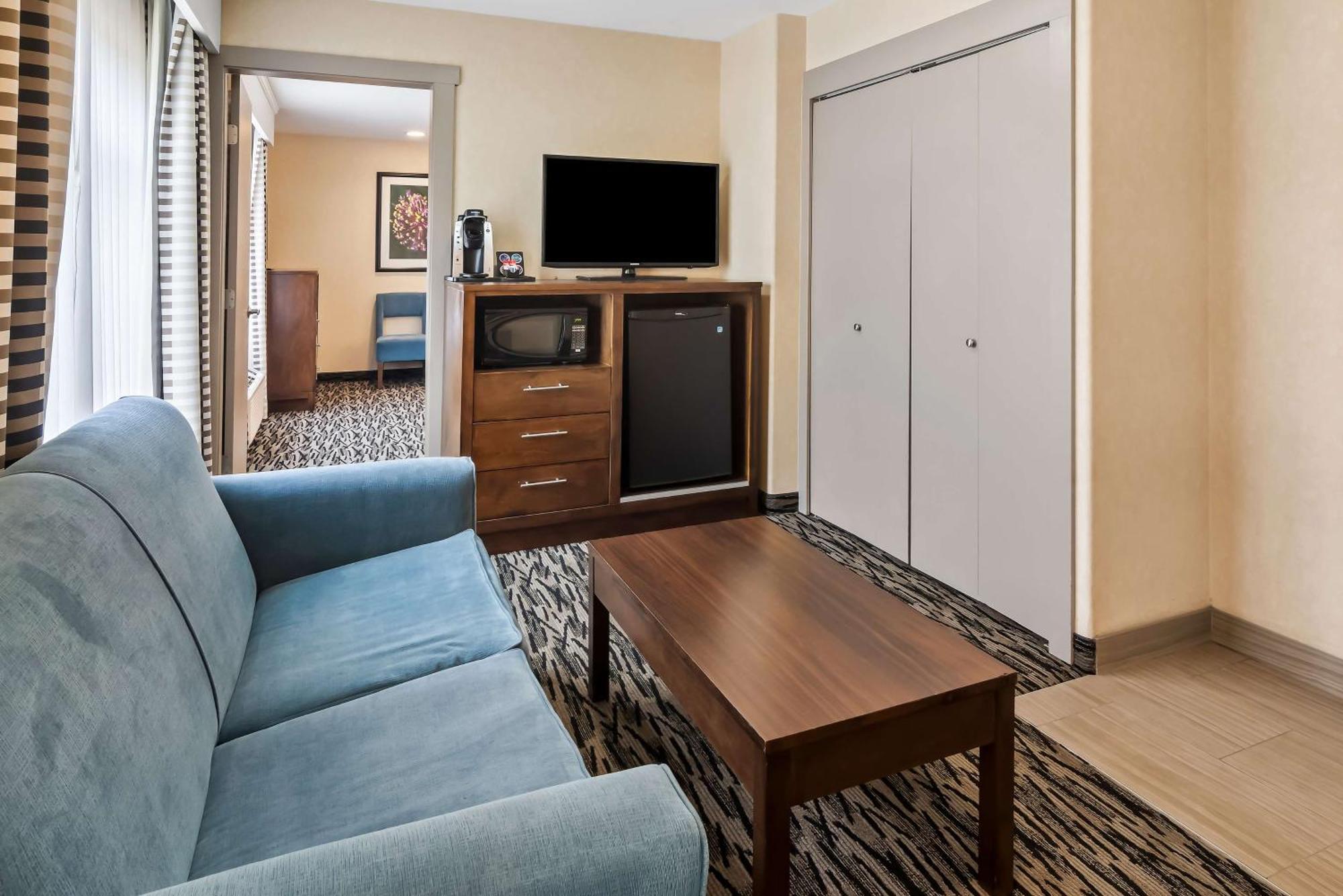 Best Western Plus Pitt Meadows Inn & Suites Buitenkant foto