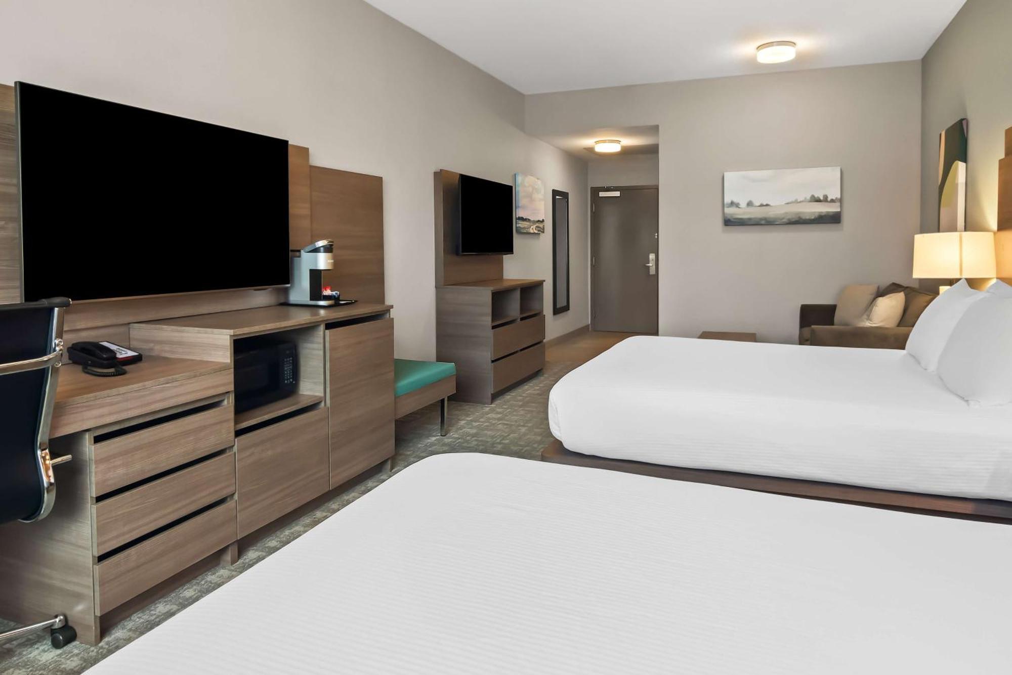 Best Western Plus Pitt Meadows Inn & Suites Buitenkant foto
