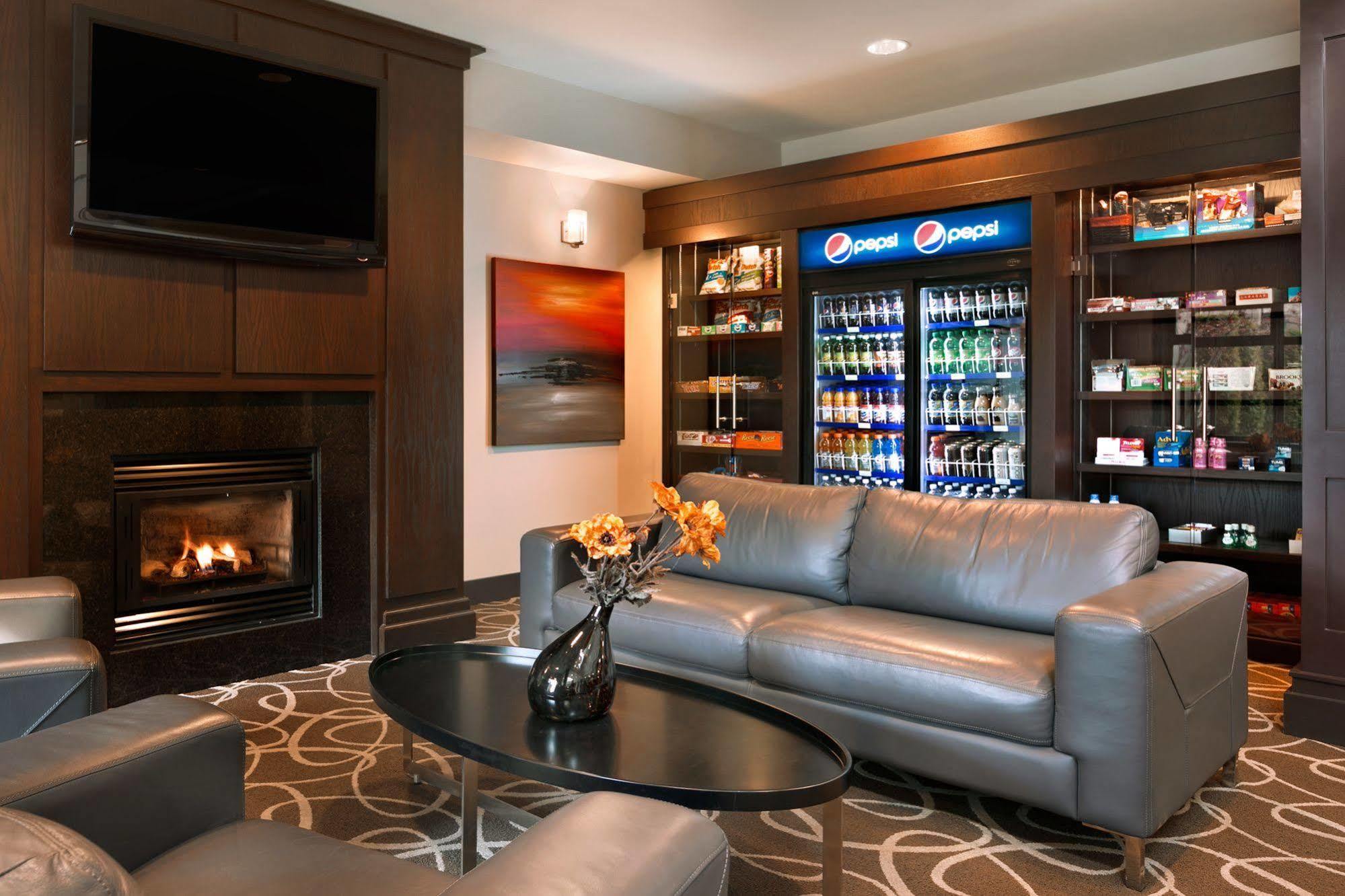 Best Western Plus Pitt Meadows Inn & Suites Buitenkant foto
